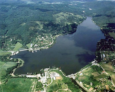 Letecký pohled na brněnskou přehradu